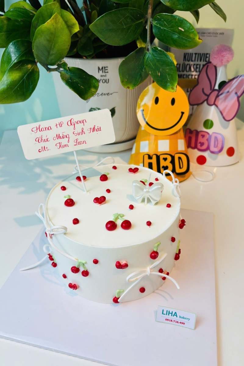 Mẫu bánh nữ mẫu tròn 12