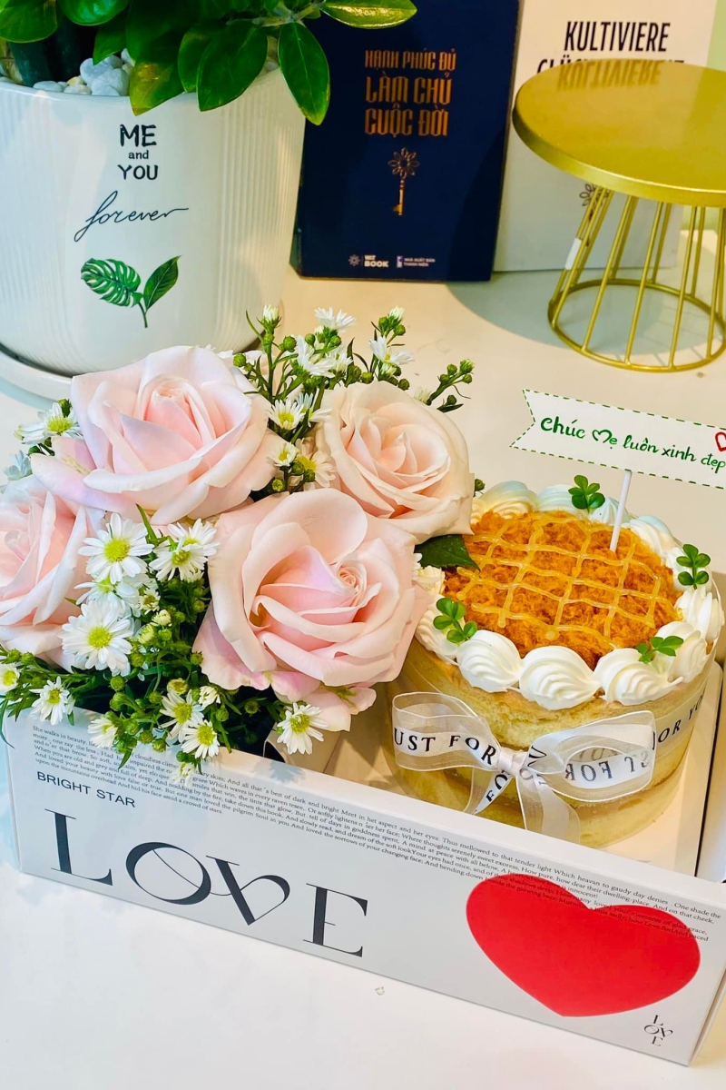 Set bánh bông lan trứng muối size 12 và hoa hồng