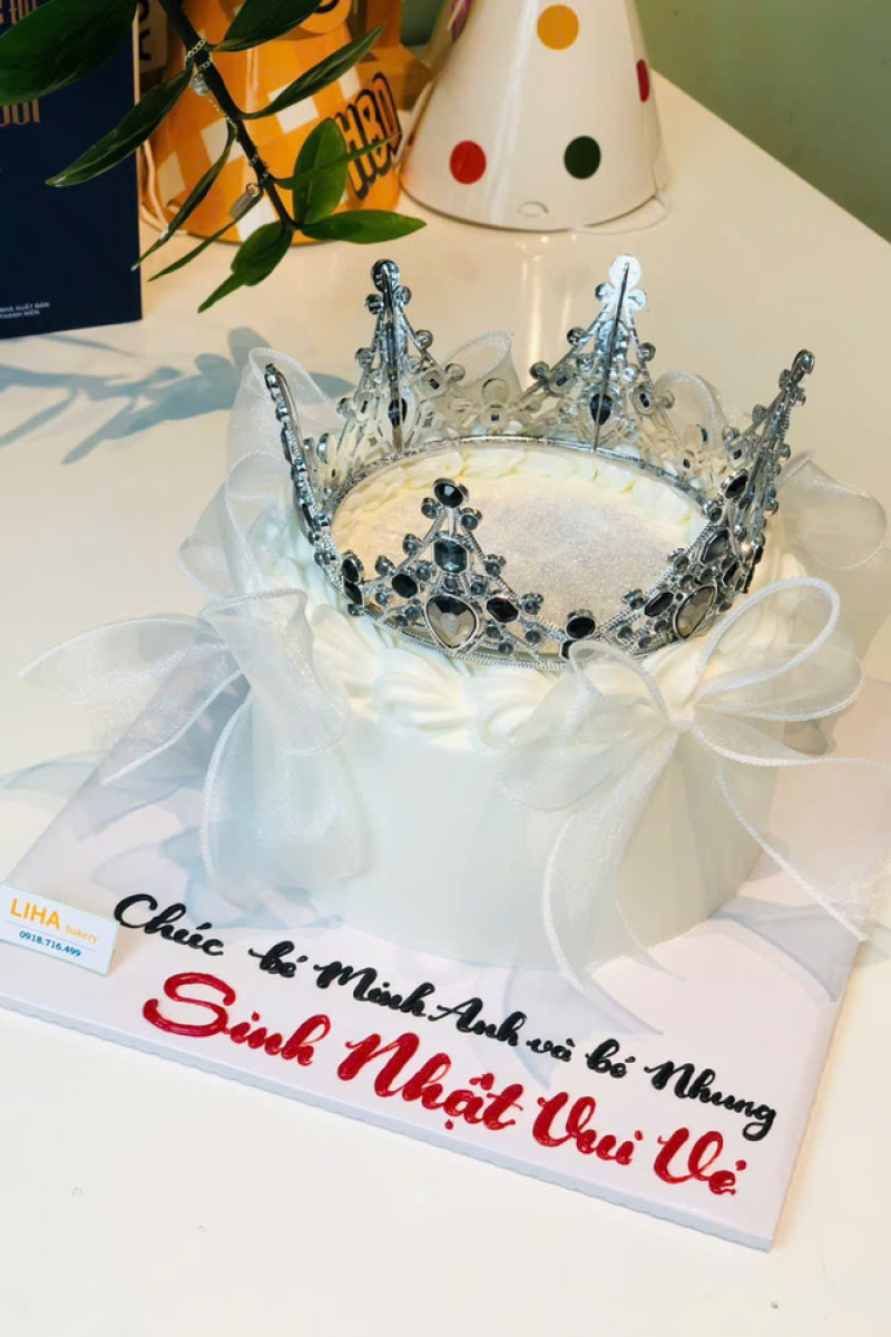 Bánh kem thổi kim tuyến - vương miện
