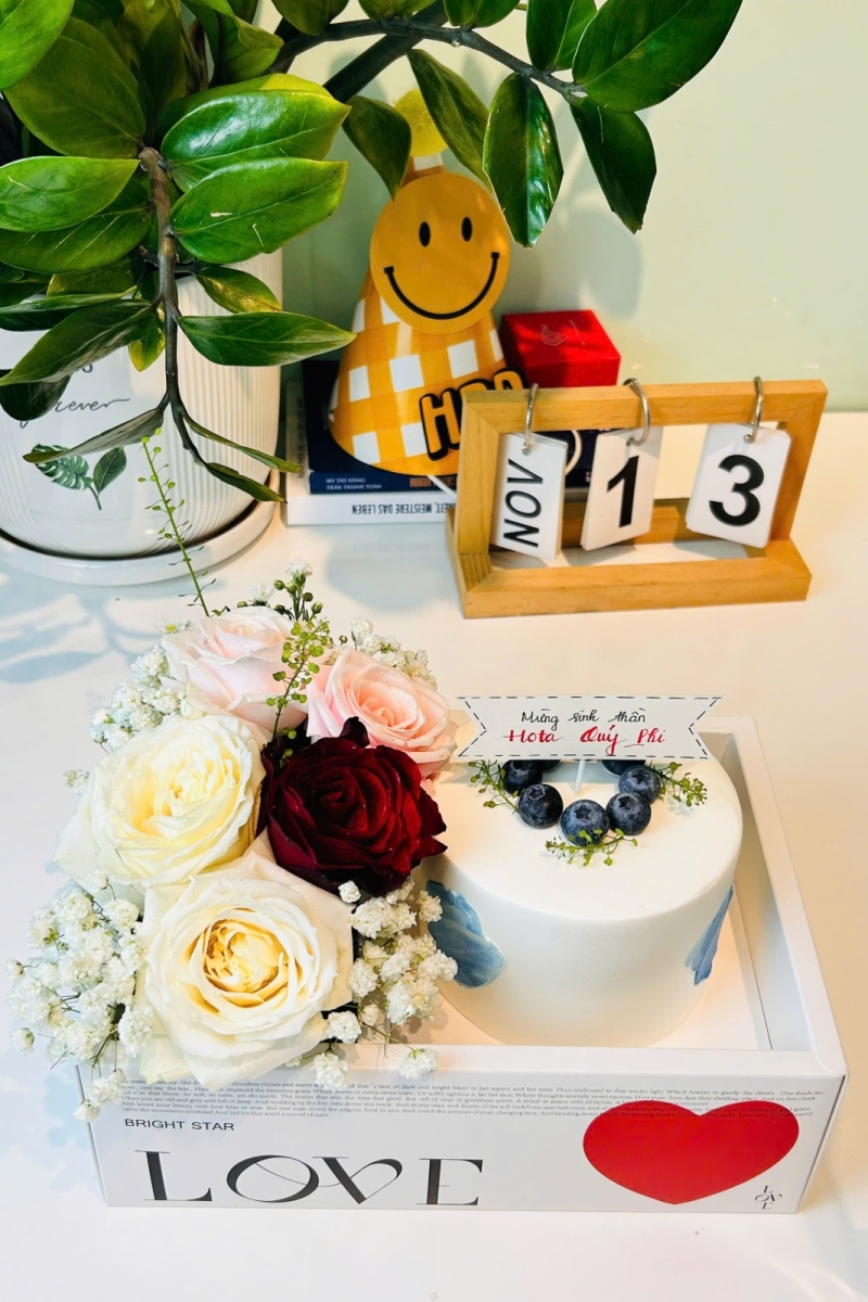 Set bento việt quất và hoa