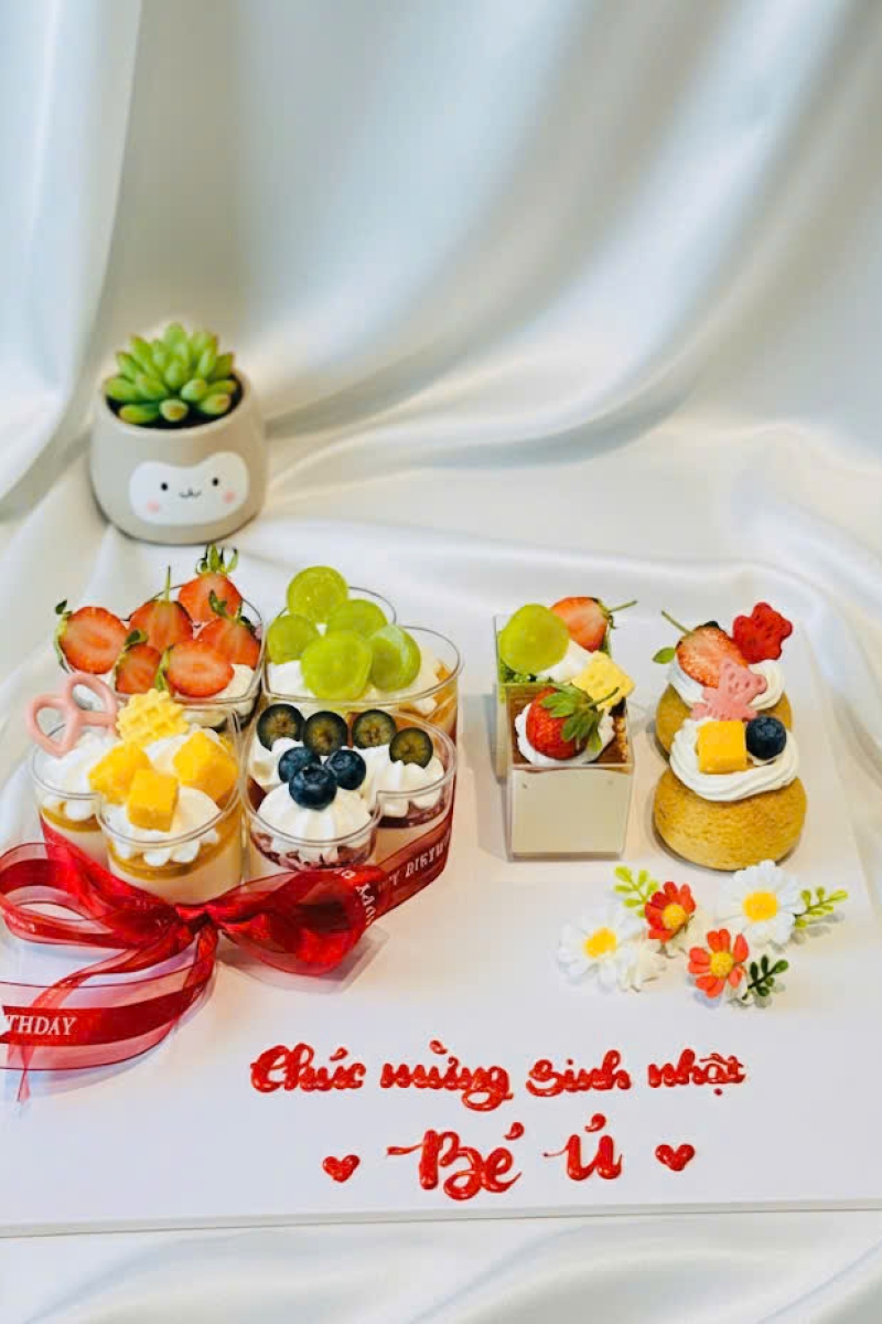 Set 4 panacotta, 2 tira và 2 sudai