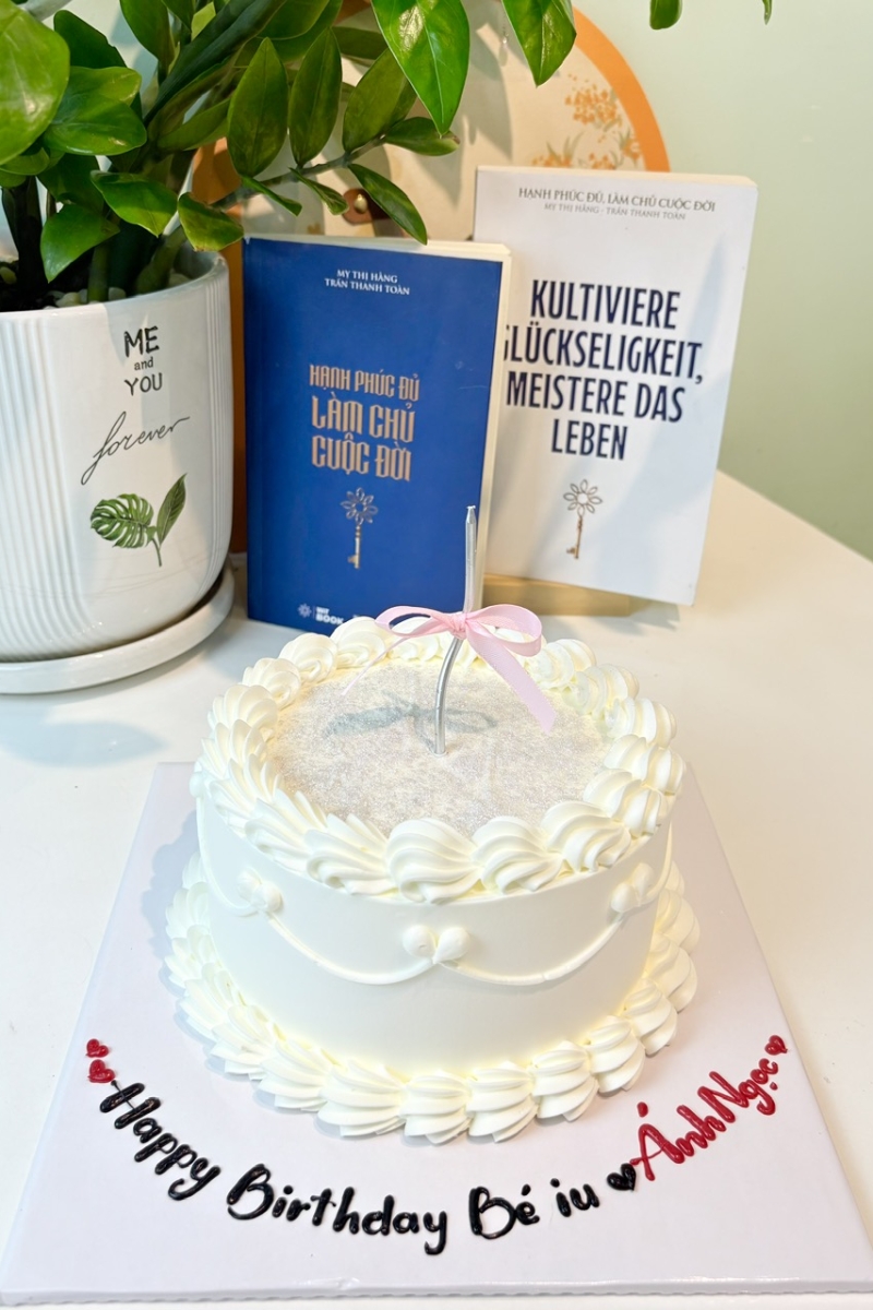 Bánh kem thổi kim tuyến mẫu tròn