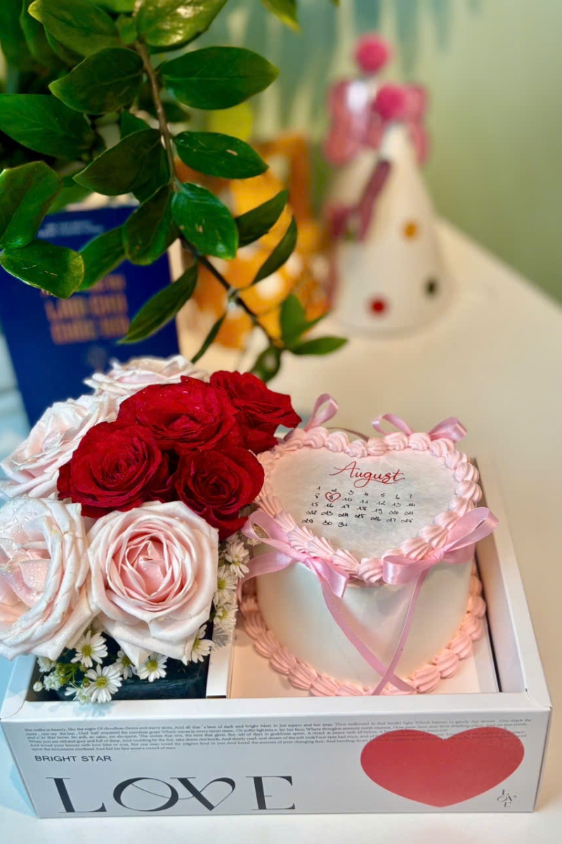 Set bánh kem đốt trái tim và hoa hồng mẫu 2