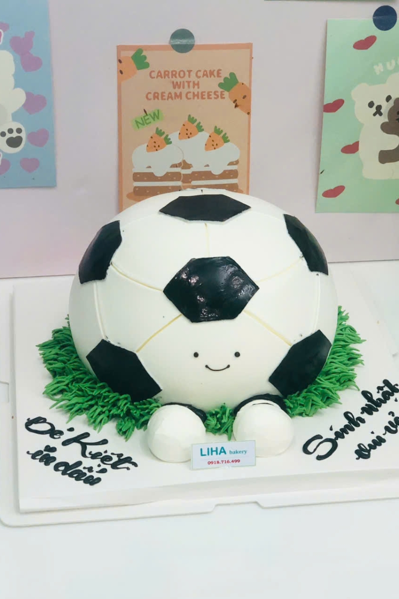 Mẫu bé yêu bóng đá