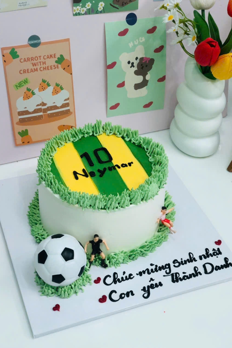 Mẫu bé yêu bóng đá