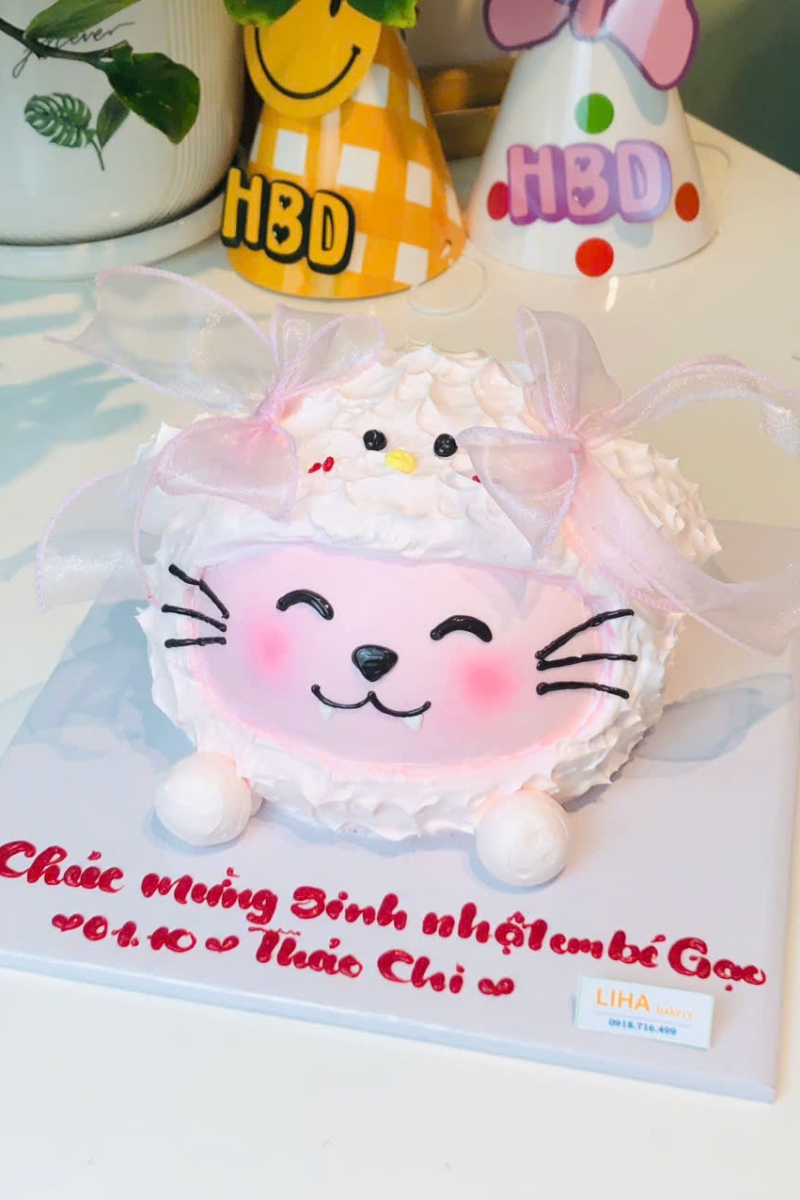 Bánh kem những nhóc mèo tinh nghịch