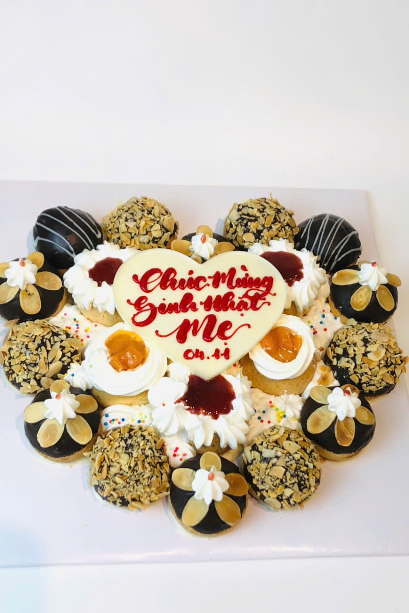 Bánh Kem Su set trái tim 20