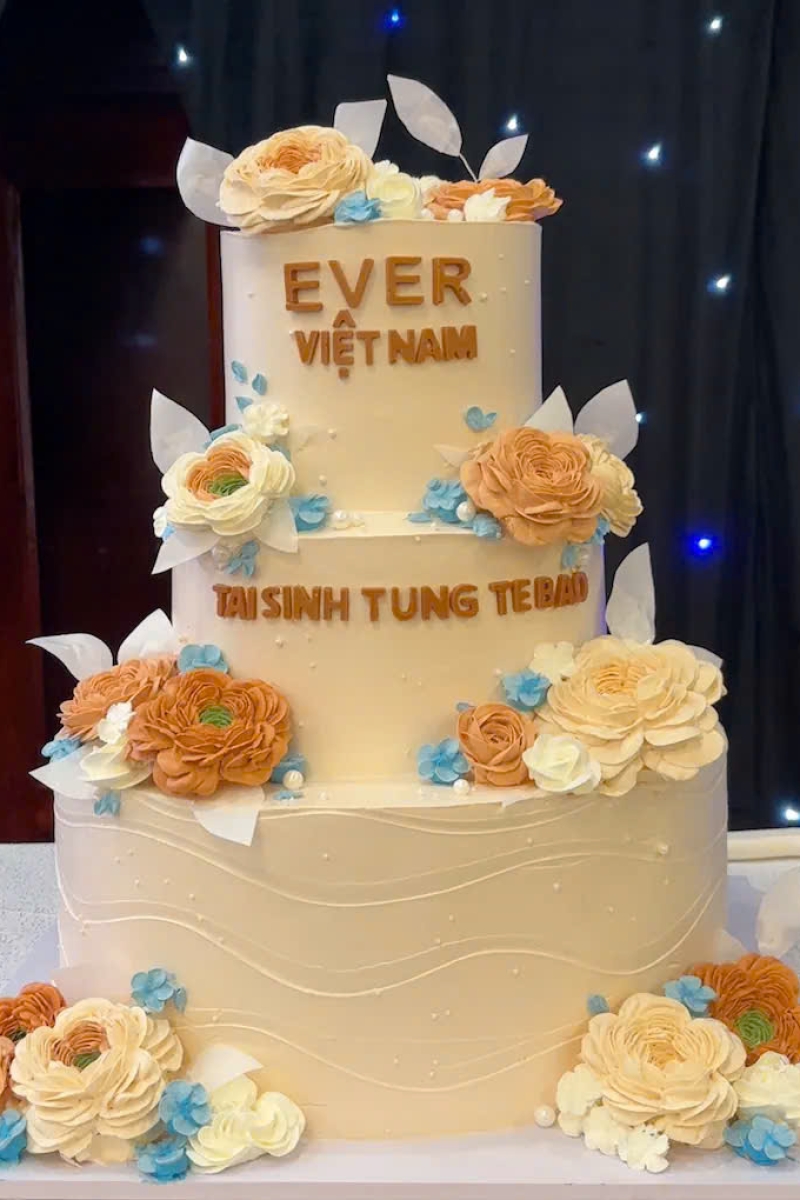 Bánh kem tầng mẫu 4