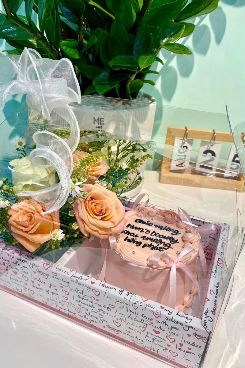 Sét bánh kem và hoa hồng mix màu 