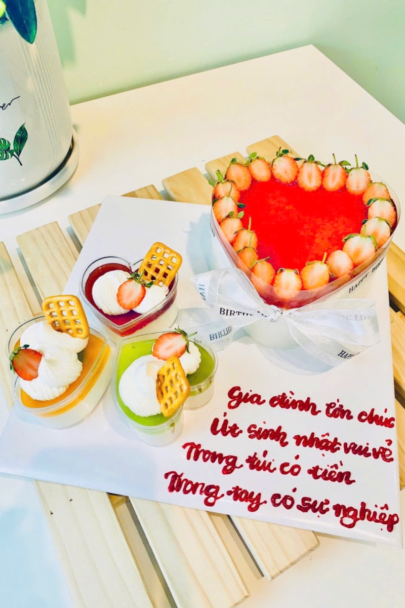 Set bánh Tiramisu trái tim 12 và 3 panacotta