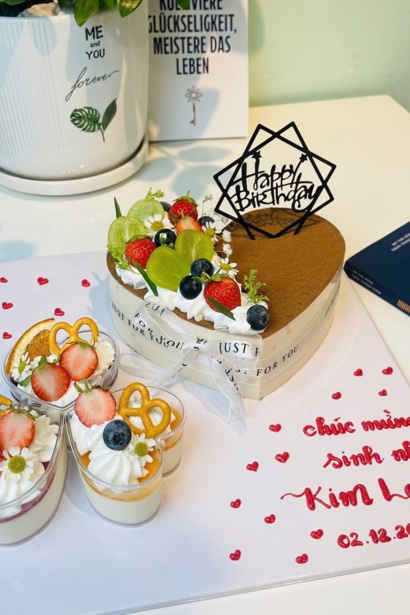 Set bánh kem Tiramisu trái tim 12 và 3 panacotta