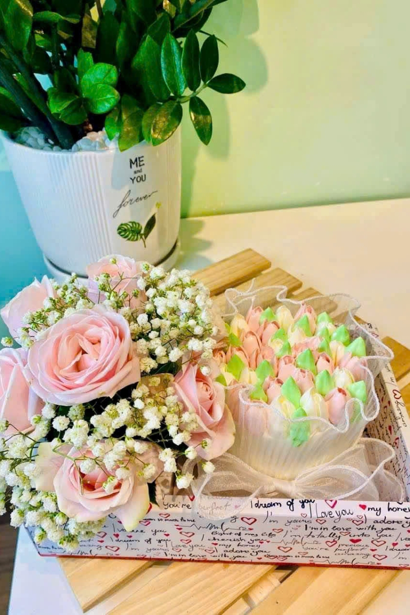 Sét bánh kem tulip, hoa hồng & hoa bi