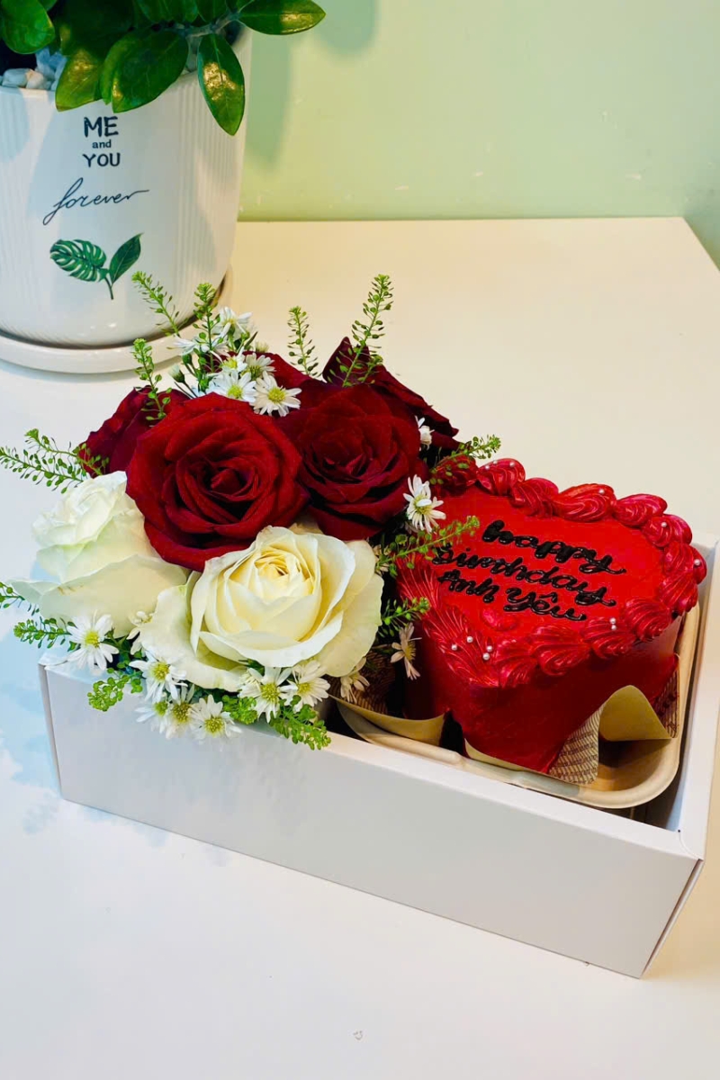 Sét bánh trái tim và hoa hồng