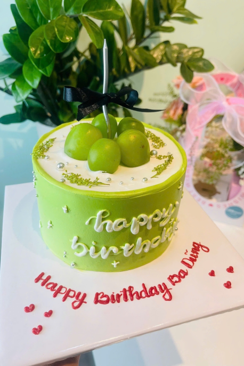 Bánh kem và trái cây trang trí mẫu 1