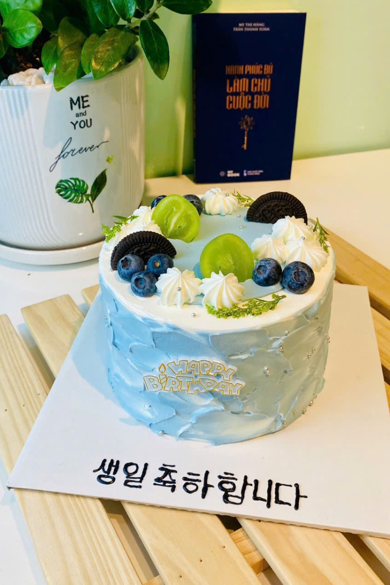 Bánh kem trang trí màu pastel đơn giản 