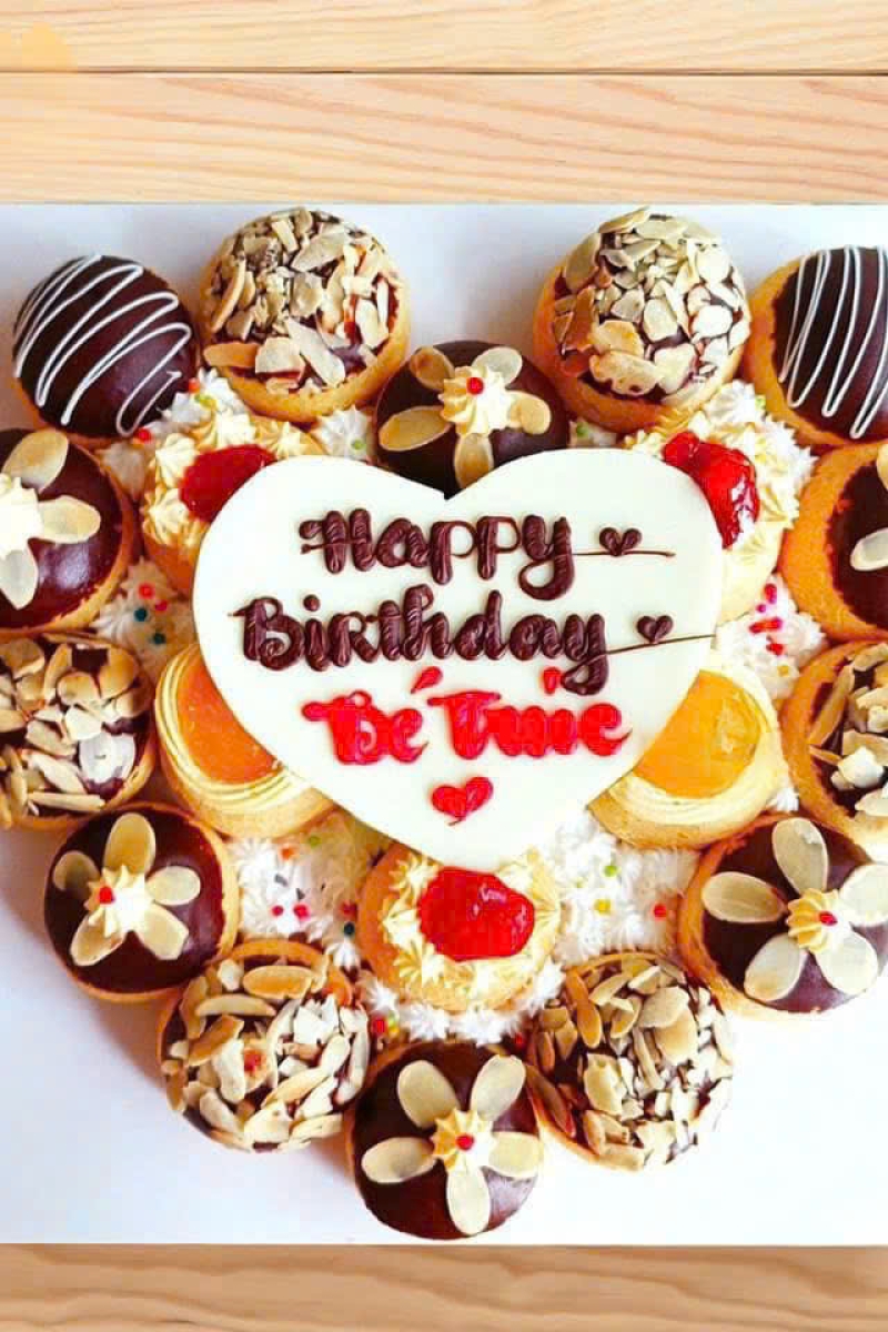 Bánh Kem Su set trái tim 20