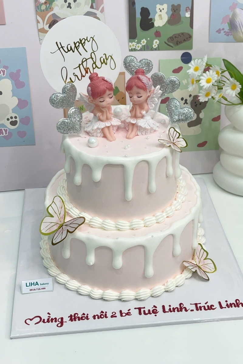 bánh tầng bé gái