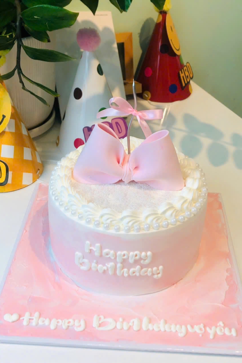 Bánh kem thổi kim tuyến mẫu Nơ tạo hình