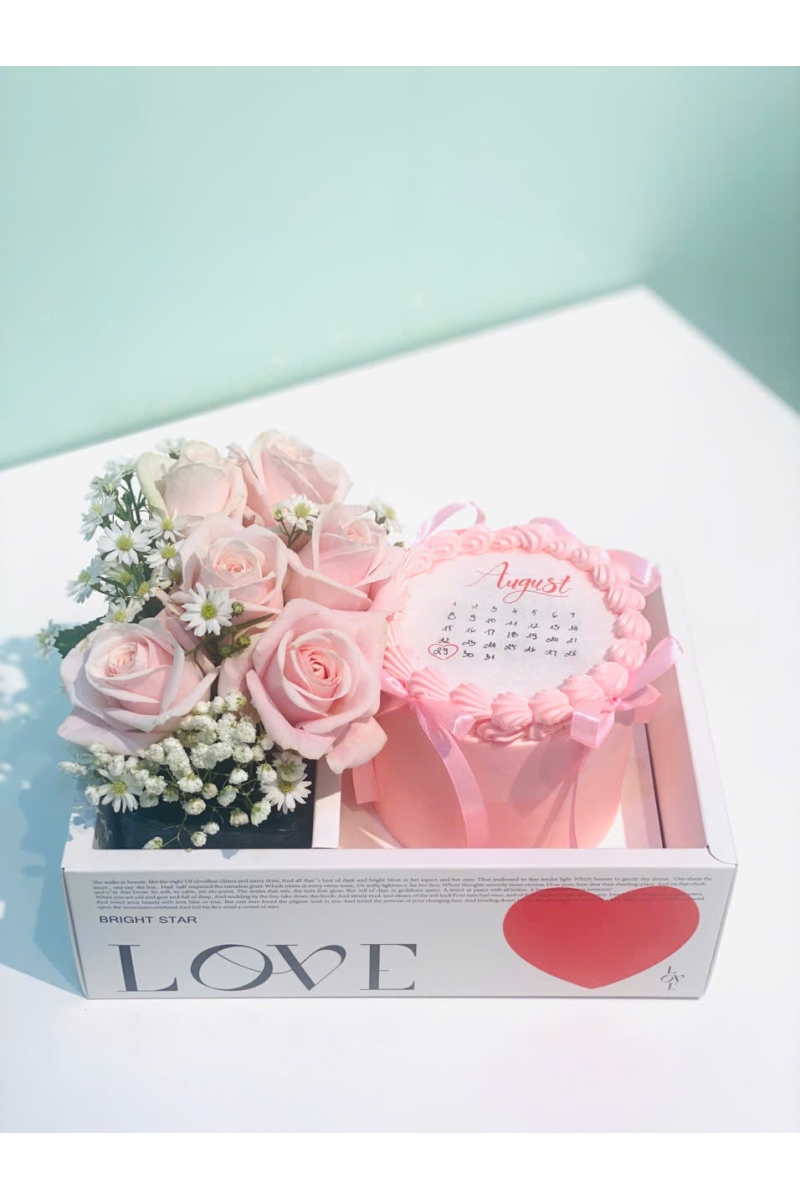 Set bánh kem đốt tròn và hoa