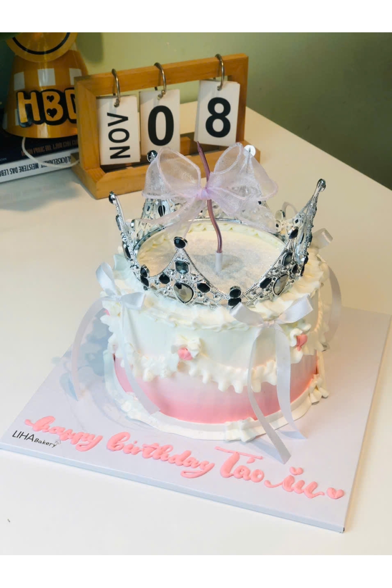 Bánh kem thổi kim tuyến mẫu  Vương Miện