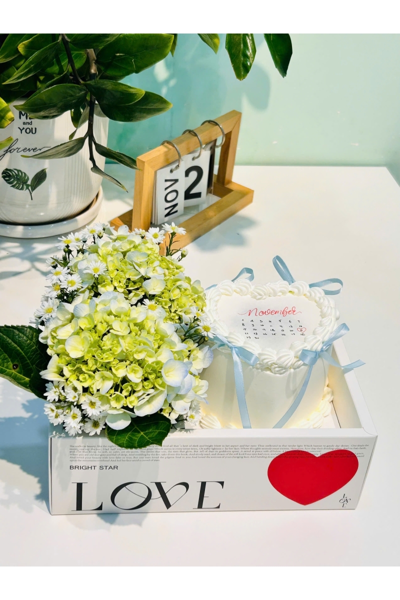 Set bánh kem đốt trái tim và hoa