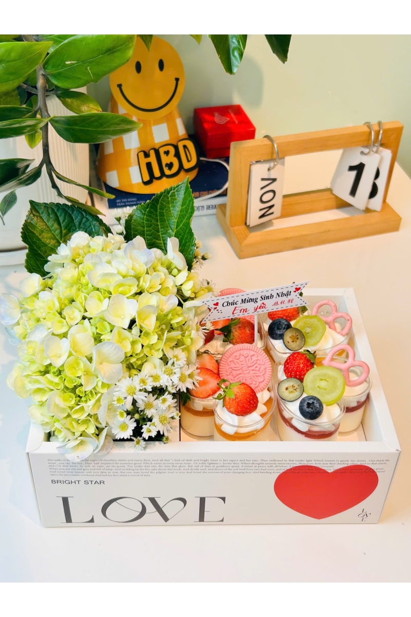 Set bánh 4 panacotta và hoa hồng