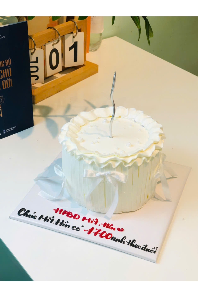 Bánh kem thổi kim tuyến mẫu tròn 1