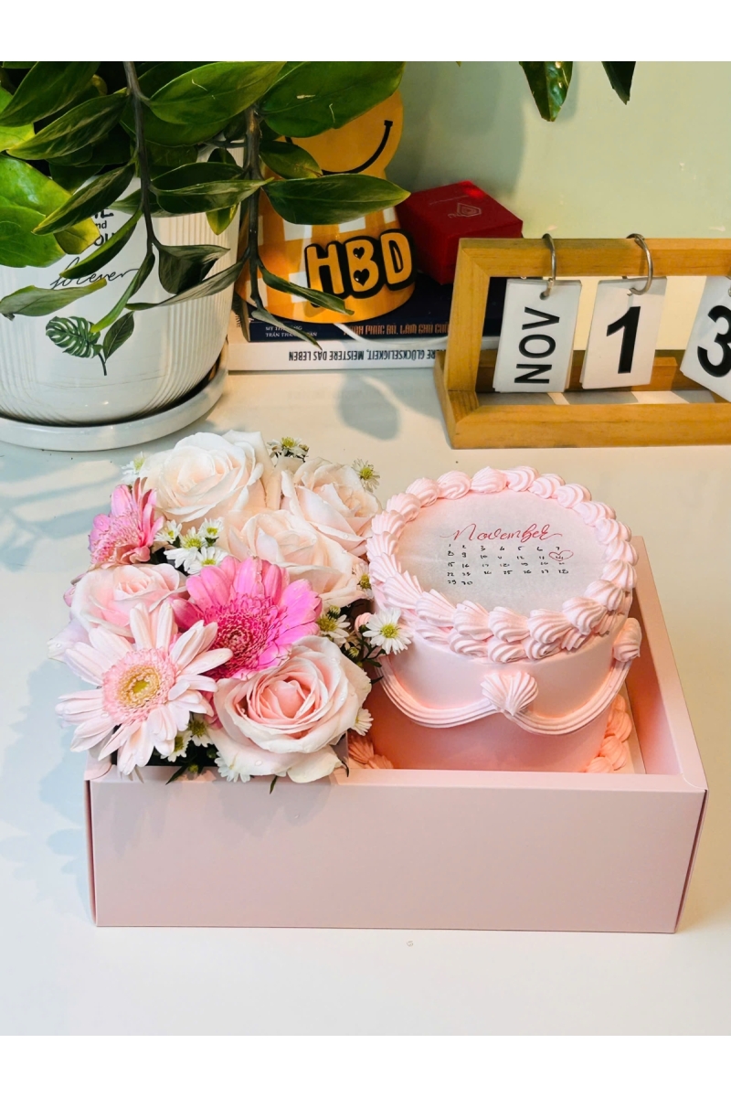 Set bánh kem đốt tròn và hoa