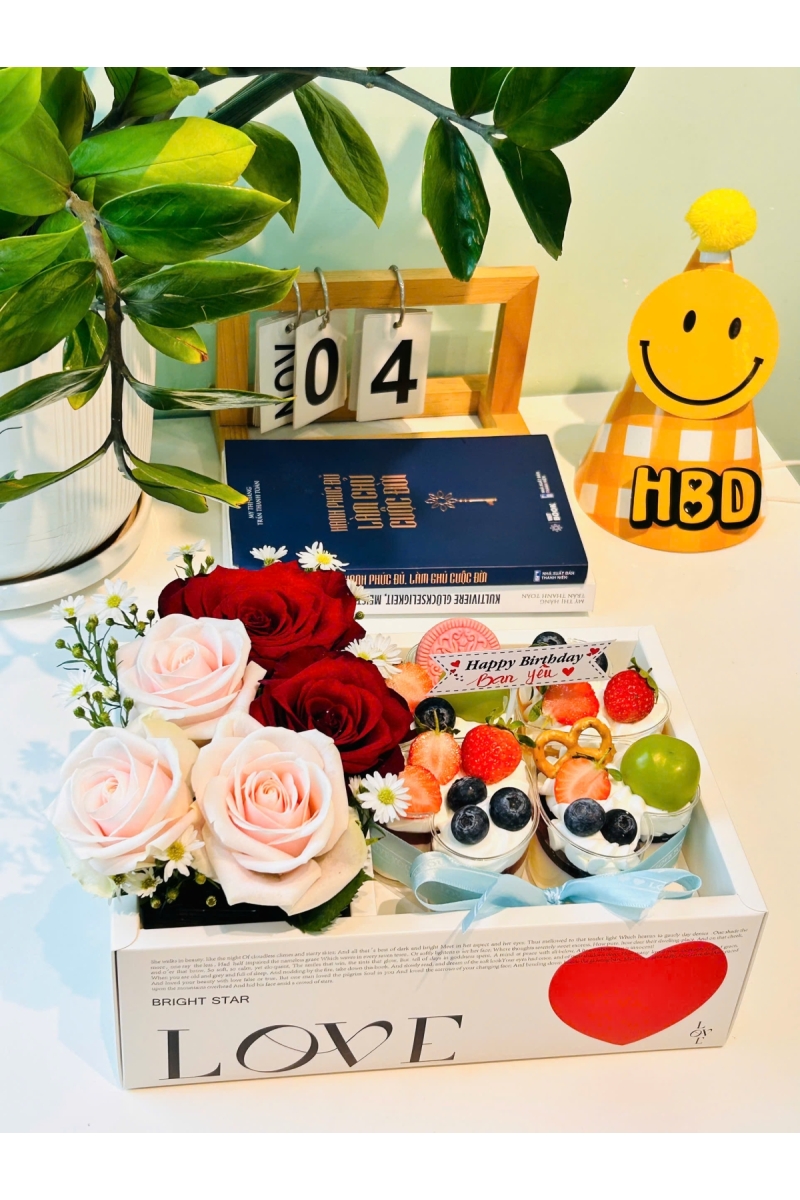 Set bánh 4 panacotta và hoa hồng