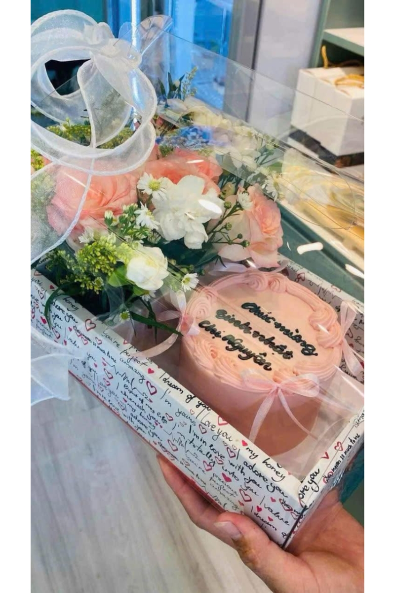 Sét bánh kem và hoa hồng mix màu 