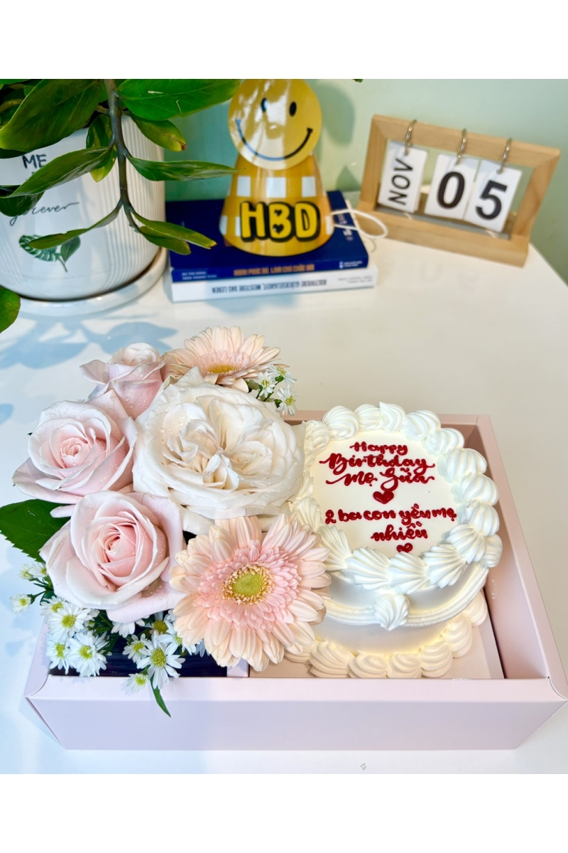 Set bánh và hoa đa sắc