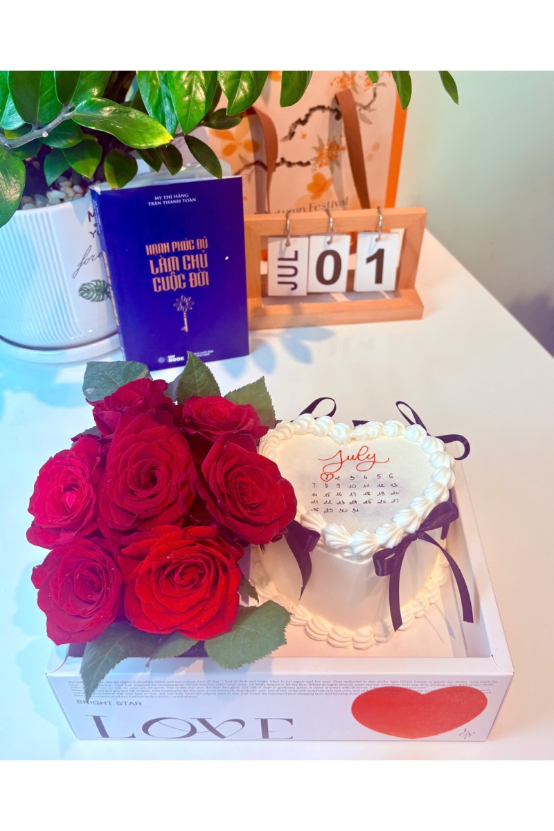 Set bánh kem đốt trái tim và hoa