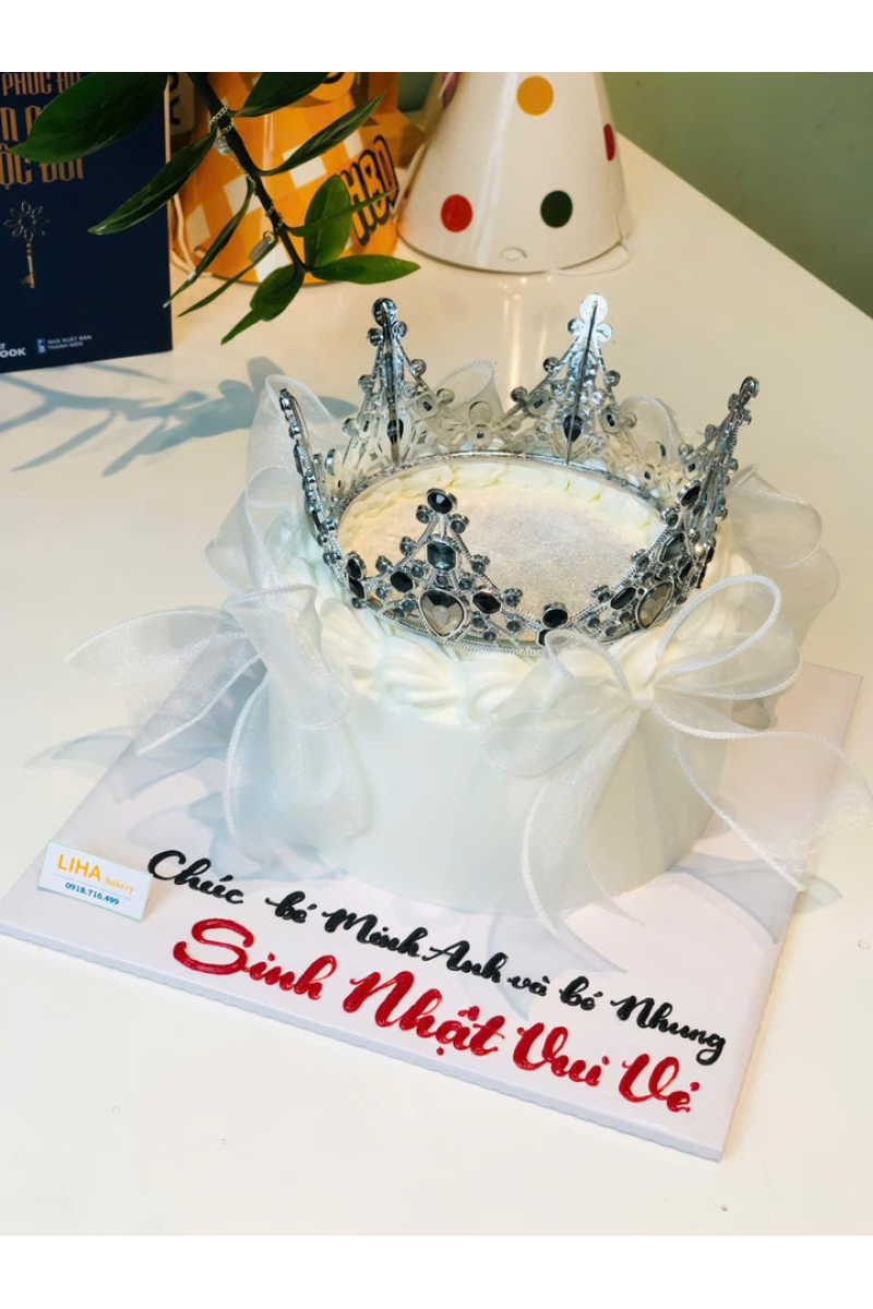 Bánh kem thổi kim tuyến - vương miện