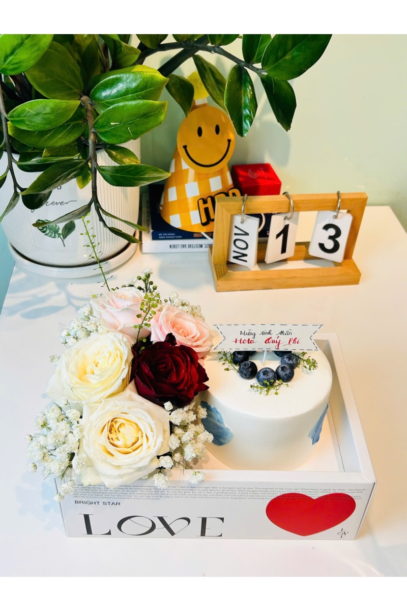 Set bento việt quất và hoa