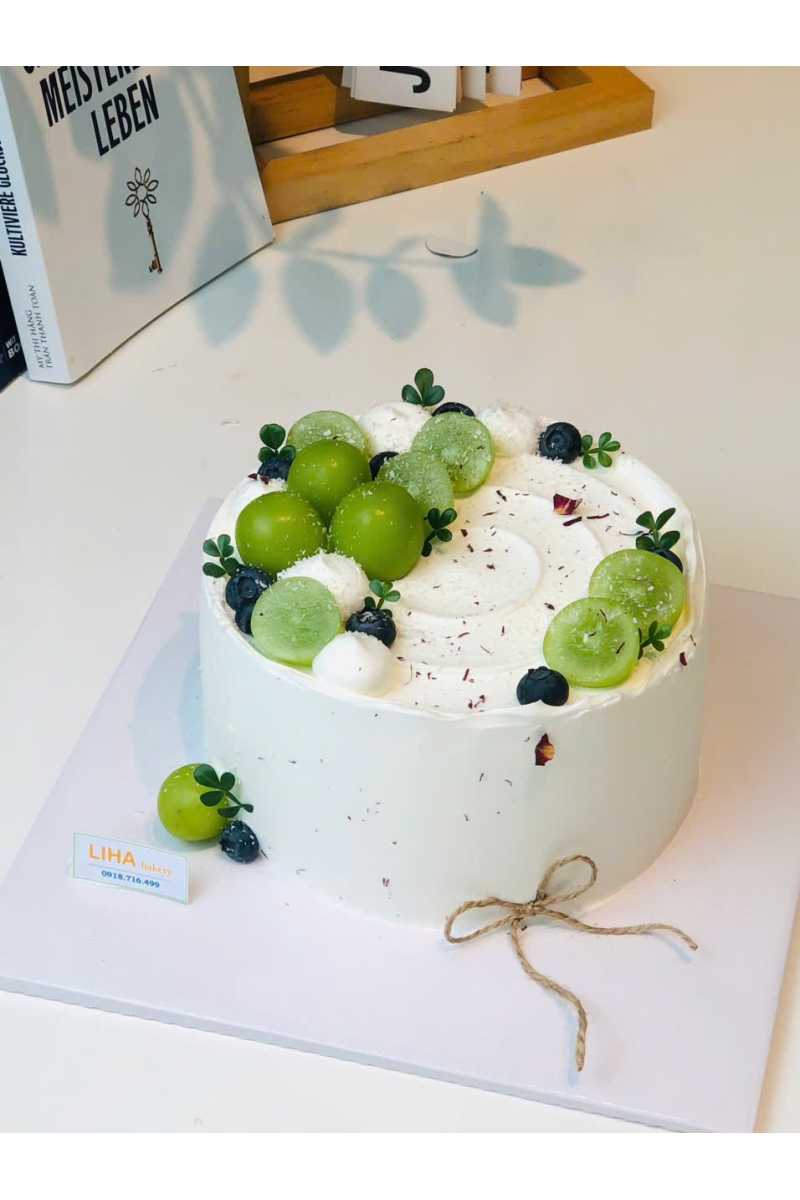 Bánh kem trang trí màu blue pastel đơn giản 