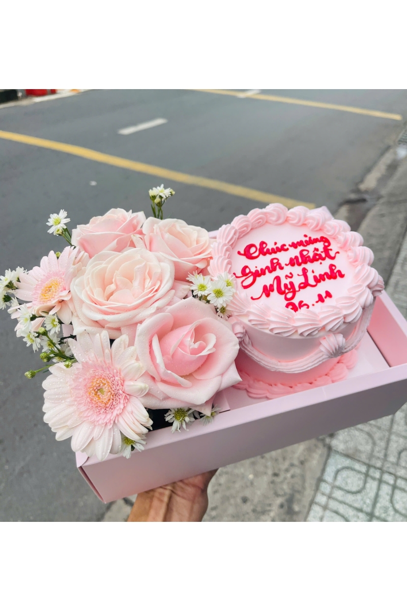 Set bánh và hoa đa sắc