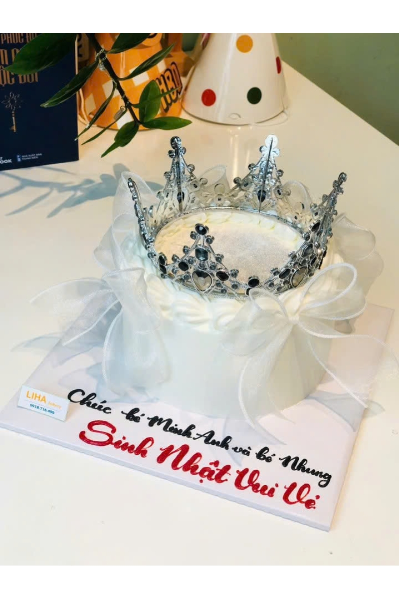 Bánh kem thổi kim tuyến mẫu  Vương Miện