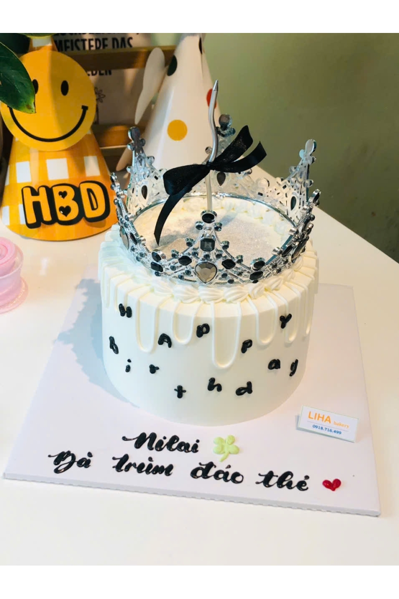Bánh kem thổi kim tuyến mẫu  Vương Miện