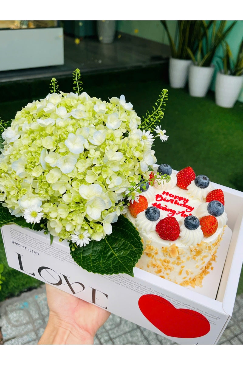 Set bánh kem bắp và hoa