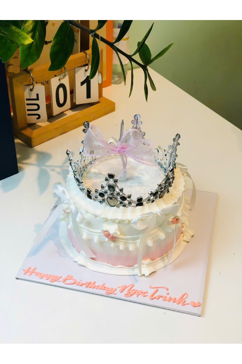 Bánh kem thổi kim tuyến - vương miện