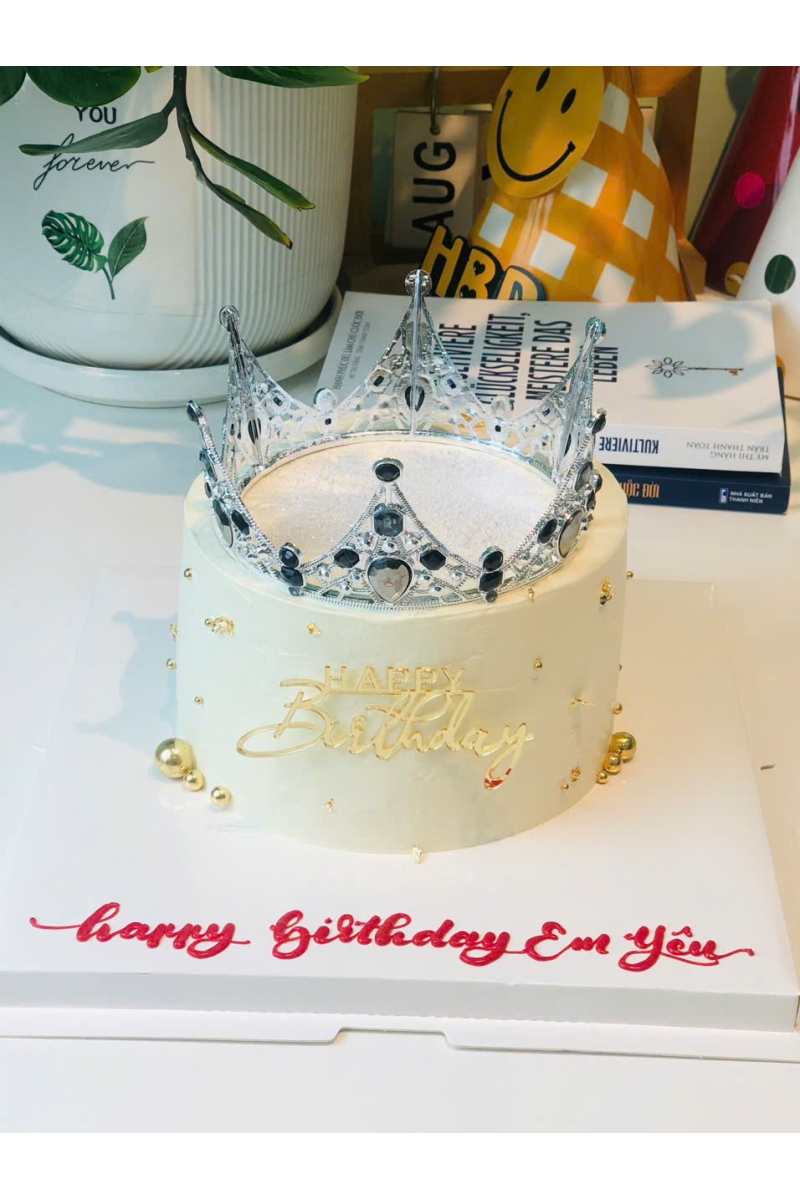 Bánh kem thổi kim tuyến - vương miện