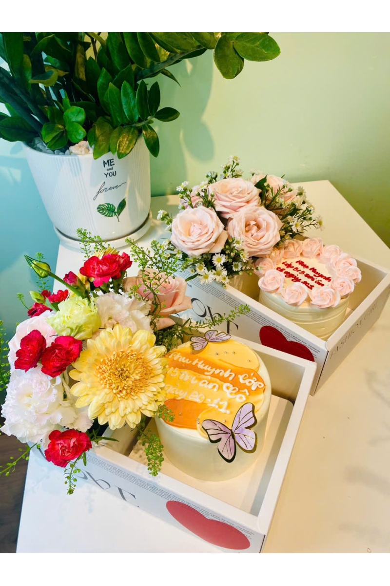 Sét bánh kem và hoa hồng mix màu 