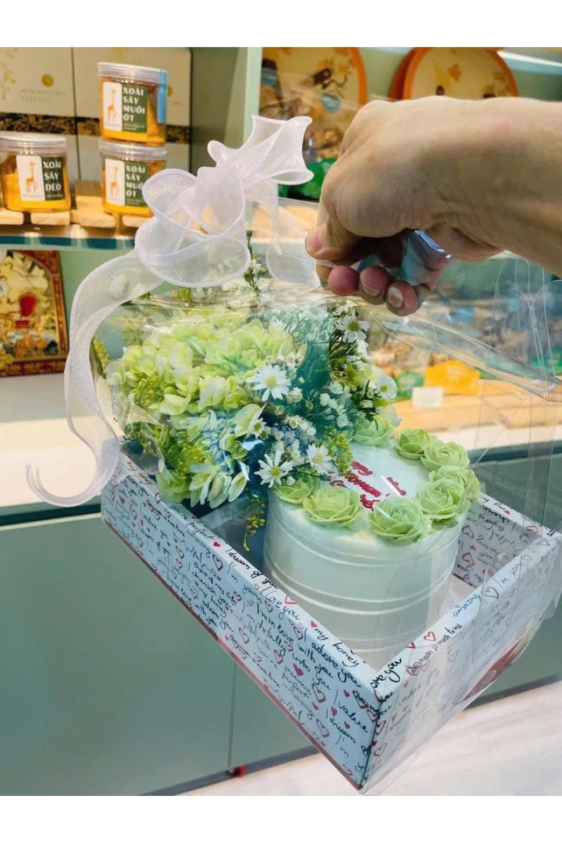 Sét bánh kem tươi và hoa cẩm tú cầu