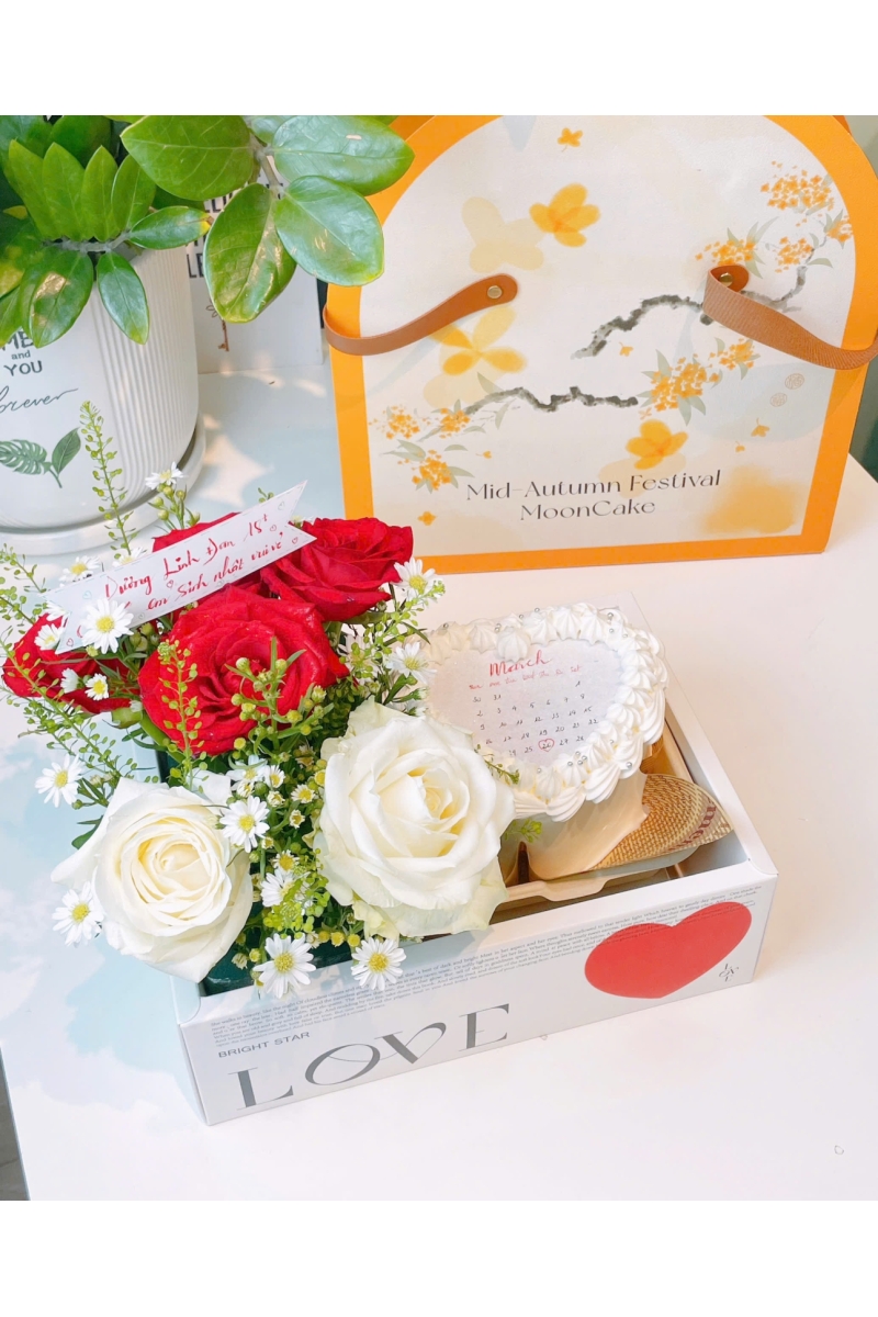 Set bánh kem đốt trái tim và hoa