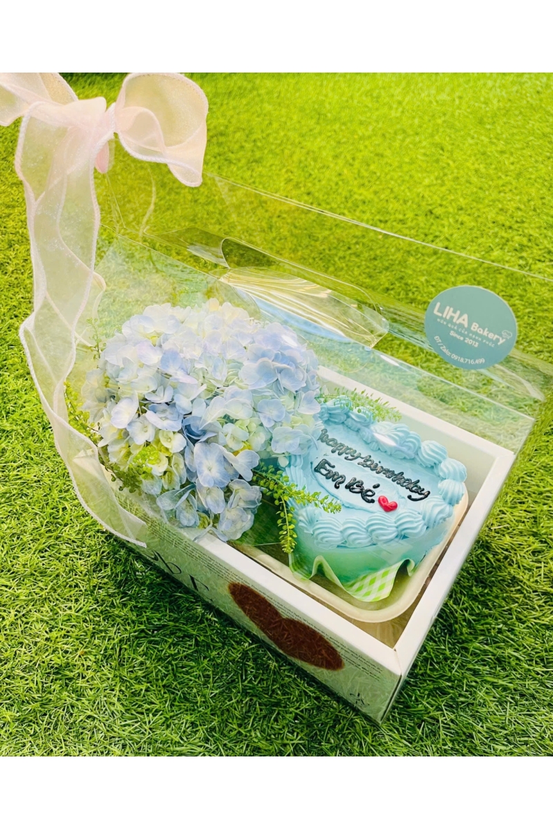 Sét bánh kem tươi và hoa cẩm tú cầu