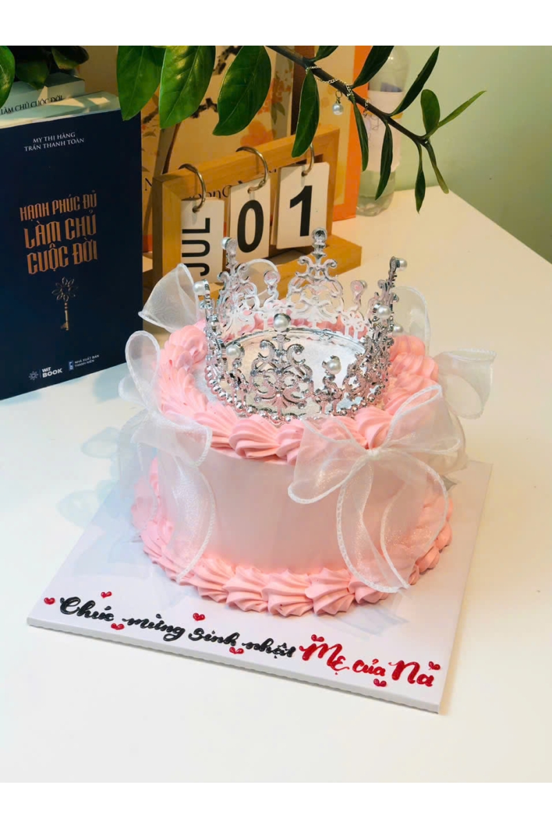 Bánh kem thổi kim tuyến mẫu  Vương Miện